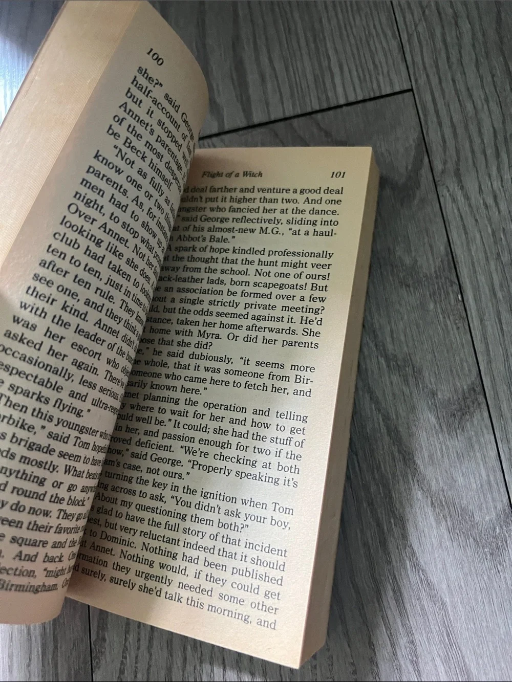 Ellis Peters - Flight of a Witch (Green Paperback)